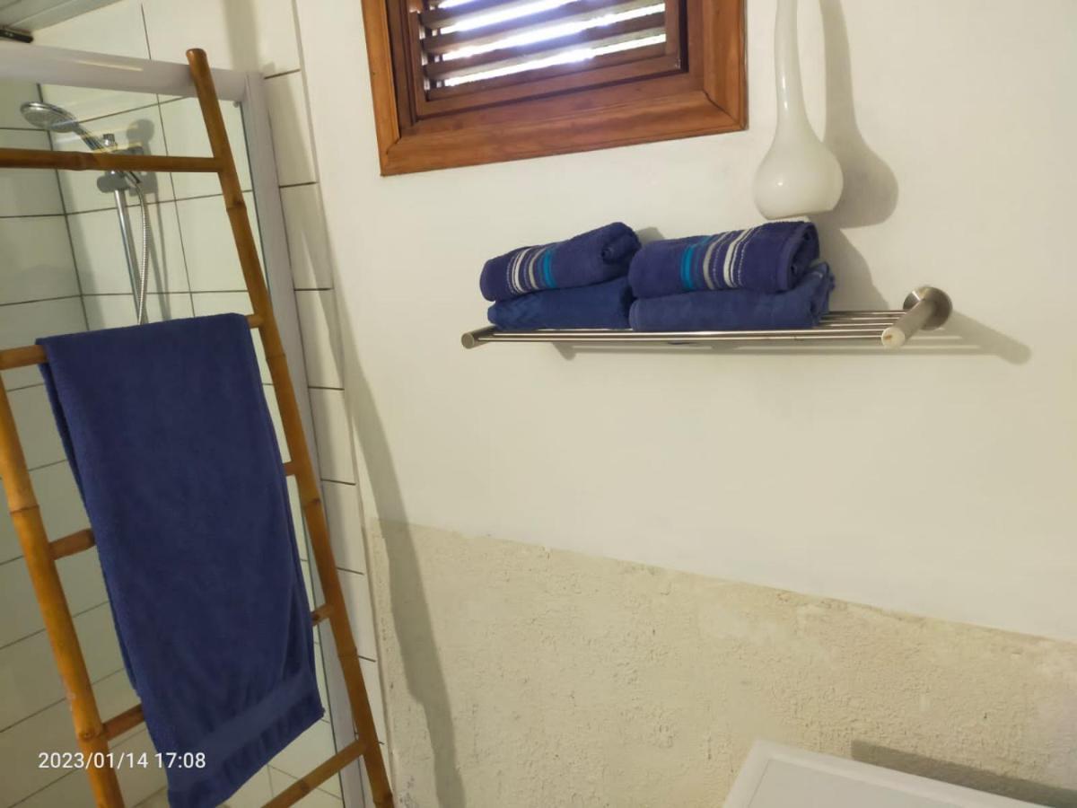 Douceur Des Hauteurs Bas De Villa, Piscine Privee Sainte-Luce Luaran gambar