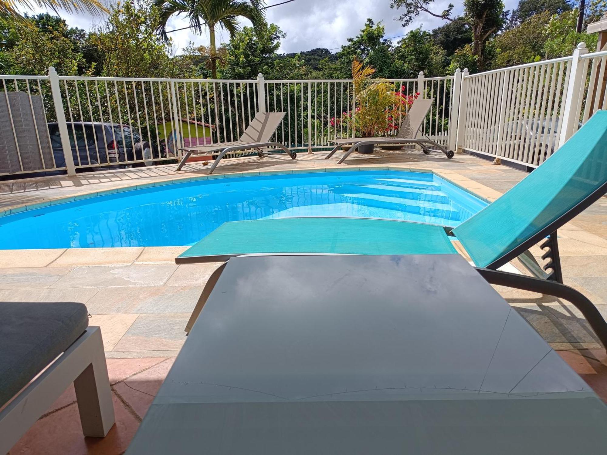 Douceur Des Hauteurs Bas De Villa, Piscine Privee Sainte-Luce Luaran gambar